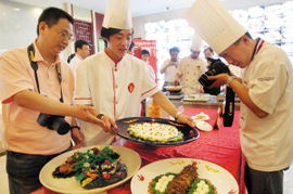 天津和平區(qū)餐飲服務(wù)質(zhì)量交流活動(dòng) 提升廚師隊(duì)伍專業(yè)素養(yǎng)